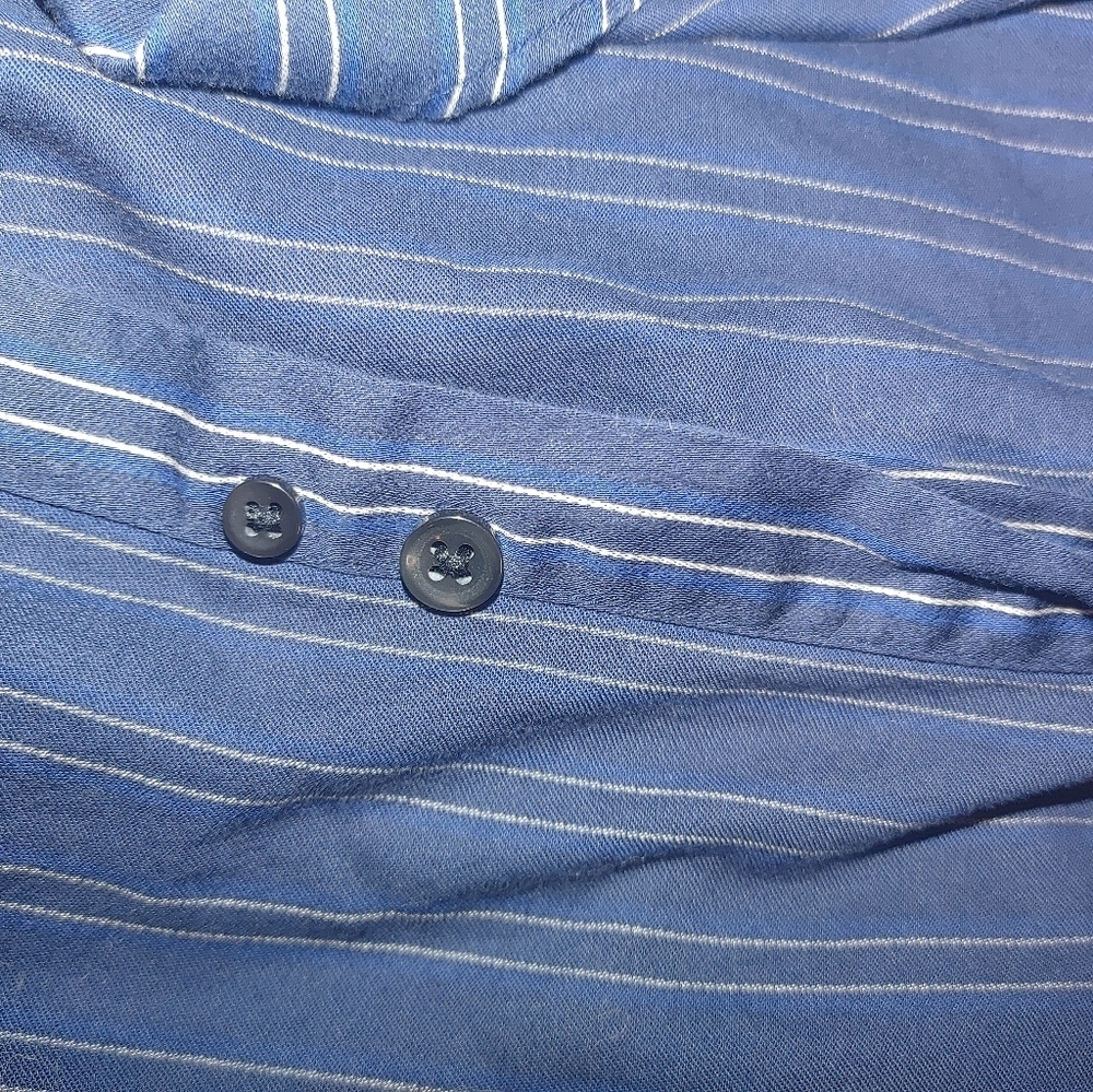 Van Heusen Blue Striped Men's Button Up Shirt, Size XL - Picture 6 of 6